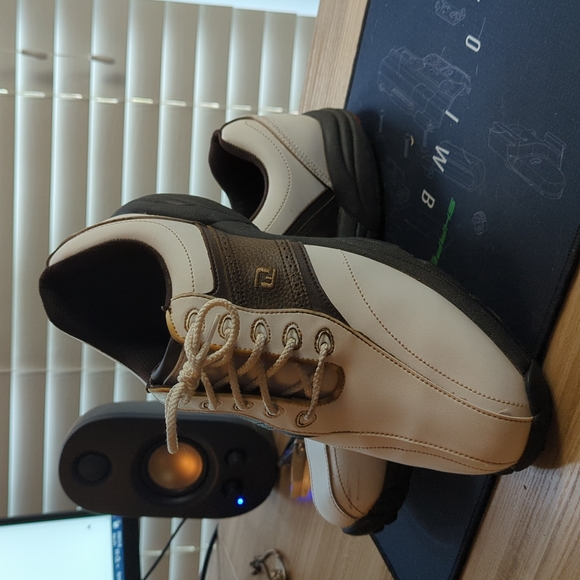 Foot Joy leather golf shoes size 9.5 M - Picture 2 of 7